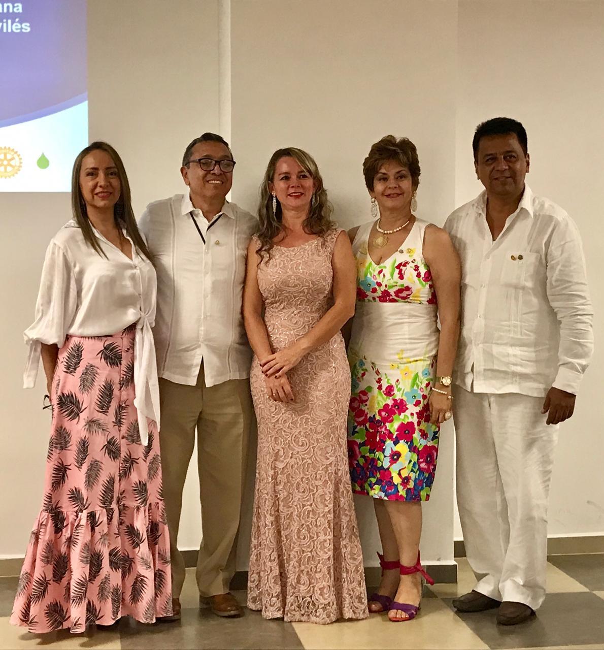 Marcela Camero asumió el cargo de macero; Ésper Motta, como tesorero; Lilia María Ramírez, nueva presidenta; Diana Melani, asistente de gobernación rotario; Víctor Hugo Medina, secretario.